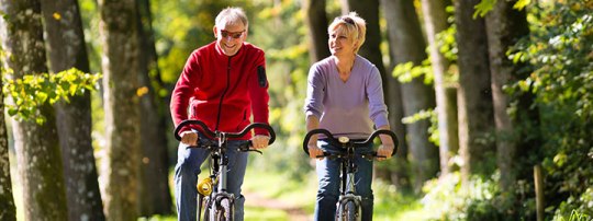 elderly couple_bike riding